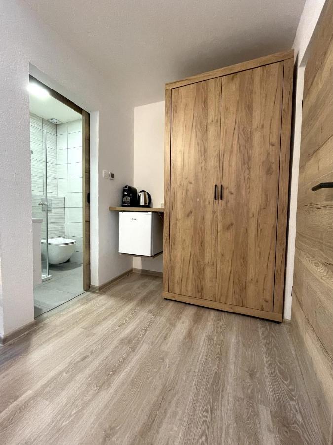 Apartments And Rooms Pri Baslju เชียร์คโน ภายนอก รูปภาพ